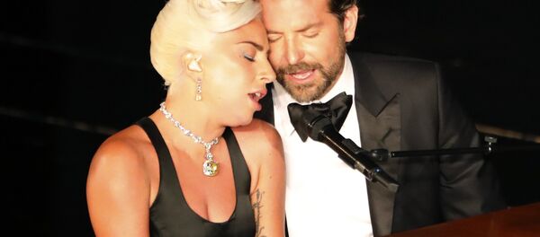 Los artistas Bradley Cooper y Lady Gaga durante la ceremonia de los 91 Premios Oscar, el 25 de febrero de 2019, en Los Ángeles (EEUU) Los artistas Bradley Cooper y Lady Gaga durante la ceremonia de los 91 Premios Oscar, el 25 de febrero de 2019, en Los Ángeles (EEUU) - Sputnik Mundo