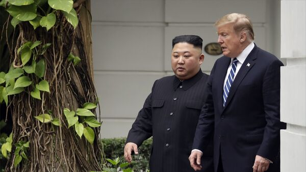 El líder norcoreano, Kim Jong-un y el presidente de EEUU, Donald Trump - Sputnik Mundo