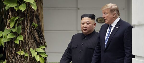 El líder norcoreano, Kim Jong-un y el presidente de EEUU, Donald Trump - Sputnik Mundo