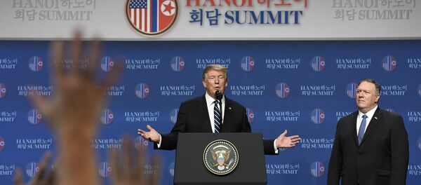 La rueda de prensa del presidente de EEUU Donald Trump tras el encuentro con el líder norcoreano Kim Jong-un - Sputnik Mundo