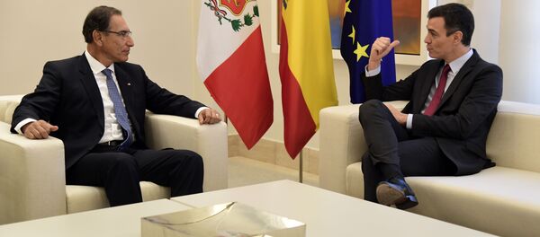 El presidente de la República de Perú, Martín Vizcarra, y el presidente del Gobierno de España, Pedro Sánchez - Sputnik Mundo