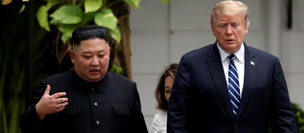 El líder norcoreano, Kim Jong-un y el presidente de EEUU, Donald Trump - Sputnik Mundo