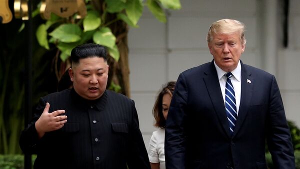 El líder norcoreano, Kim Jong-un y el presidente de EEUU, Donald Trump - Sputnik Mundo