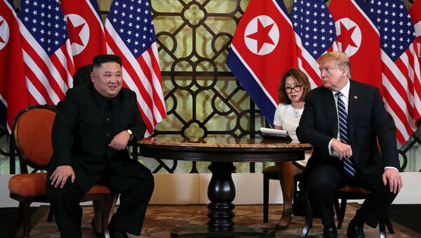 El líder norcoreano, Kim Jong-un y el presidente de EEUU, Donald Trump - Sputnik Mundo