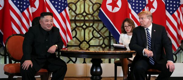 El líder norcoreano, Kim Jong-un y el presidente de EEUU, Donald Trump - Sputnik Mundo