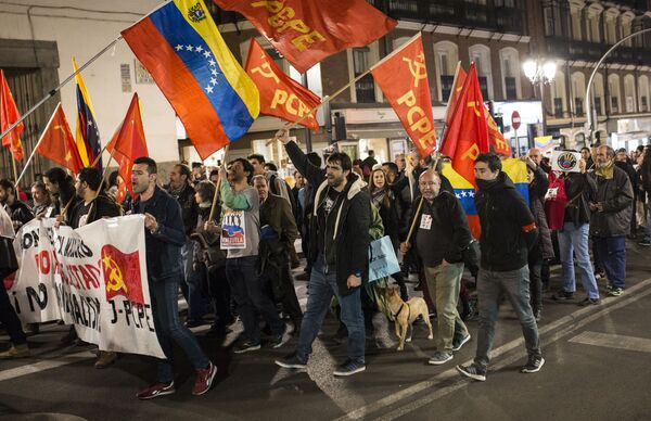 La manifestación en Madrid a favor de Maduro La manifestación en Madrid a favor de Maduro - Sputnik Mundo