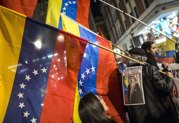 La manifestación en Madrid a favor de Maduro La manifestación en Madrid a favor de Maduro - Sputnik Mundo