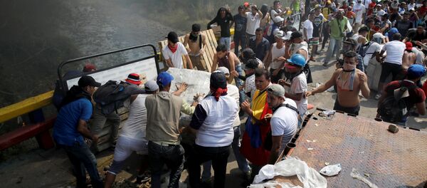 Enfrentamientos en la frontera entre Colombia y Venezuela, Cúcuta (archivo) Enfrentamientos en la frontera entre Colombia y Venezuela, Cúcuta (archivo) - Sputnik Mundo