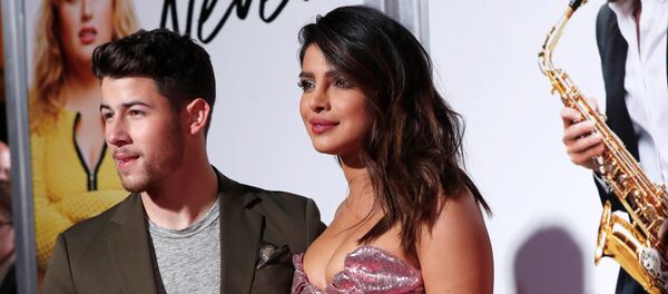 La actriz Priyanka Chopra y su marido Nick Jonas - Sputnik Mundo