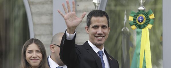El opositor venezonalo Juan Guaidó y su esposa Fabiana Rosales visitan Brasil - Sputnik Mundo
