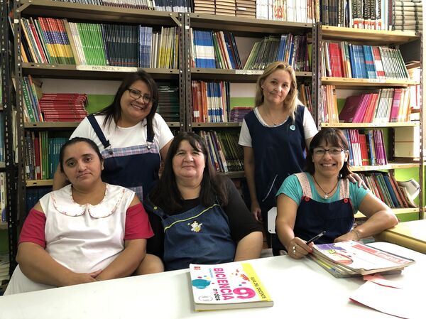 Maestras de la Escuela Primaria Número 9 'San Miguel Arcángel' de Los Polvorines, una ciudad ubicada a más de 30 km de la capital argentina - Sputnik Mundo