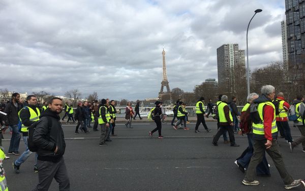Las protestas de los 'chalecos amarillos' en París - Sputnik Mundo