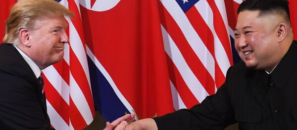 El líder norcoreano, Kim Jong-un y el presidente de EEUU, Donald Trump - Sputnik Mundo