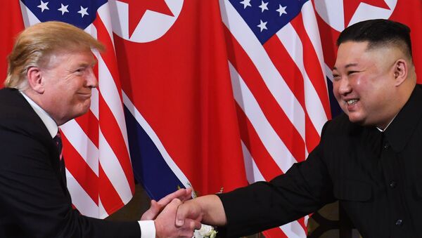 El líder norcoreano, Kim Jong-un y el presidente de EEUU, Donald Trump - Sputnik Mundo