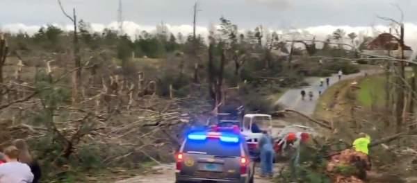 Los destrozos por tornados en el estado de Alabama - Sputnik Mundo