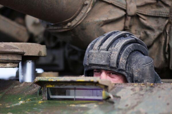 Biatlón de tanques en la región rusa de Volgogrado - Sputnik Mundo