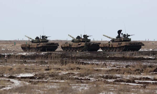 Biatlón de tanques en la región rusa de Volgogrado - Sputnik Mundo