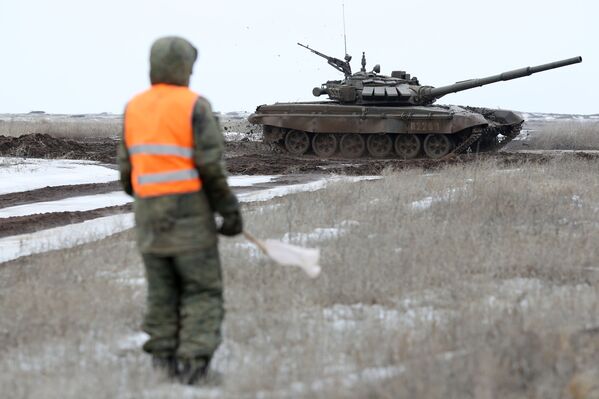 Biatlón de tanques en la región rusa de Volgogrado - Sputnik Mundo