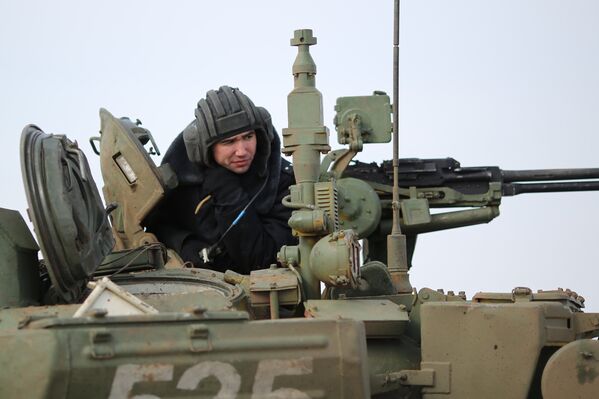 Biatlón de tanques en la región rusa de Volgogrado - Sputnik Mundo