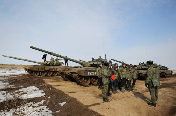 Biatlón de tanques en la región rusa de Volgogrado - Sputnik Mundo