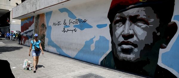 Un grafiti de Hugo Chávez, expresidente de Venezuela - Sputnik Mundo