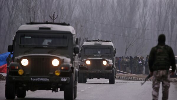 Lugar del ataque a un convoy policial en Pulwama, la India - Sputnik Mundo