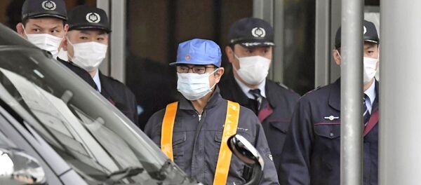 Carlos Ghosn, exjefe del consorcio automovilístico Nissan (centro) - Sputnik Mundo