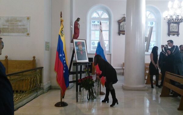 Depositando las flores - Sputnik Mundo