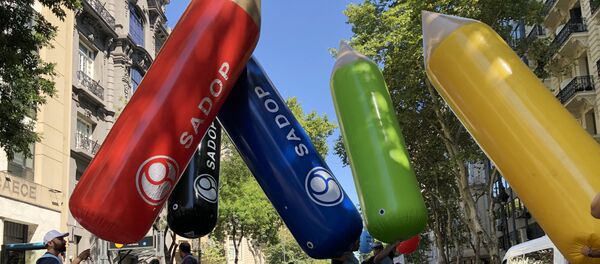 Protesta docente en la Avenida de Mayo de Buenos Aires, en reclamo de mejoras salariales - Sputnik Mundo