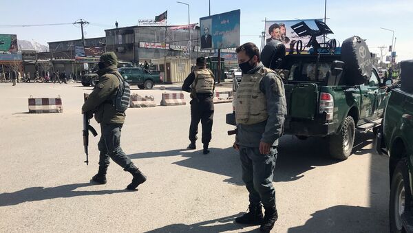 Los policías vigilan cerca de un ataque en Kabul, Afganistán - Sputnik Mundo