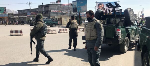 Los policías vigilan cerca de un ataque en Kabul, Afganistán - Sputnik Mundo