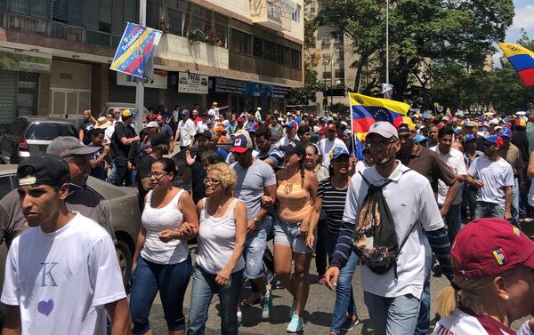 Participantes de la marcha opositora en Caracas - Sputnik Mundo