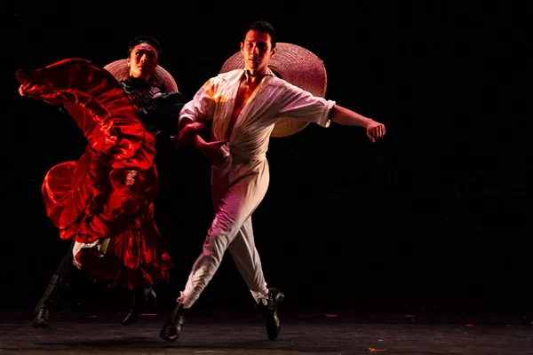 Bailarines del Ballet Folklórico de México de Amalia Hernández durante una presentación en el palacio de Bellas Artes. Bailarines del Ballet Folklórico de México de Amalia Hernández durante una presentación en el palacio de Bellas Artes. - Sputnik Mundo