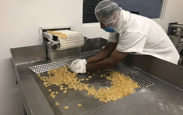 Fabricación de productos de la marca 'La Tía Trini' - Sputnik Mundo