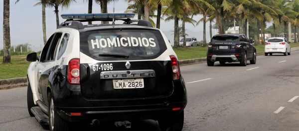 La policía de Brasill, en un condominio donde fue arrestada una sospechosa del asesinato de la activista y concejal Marielle Franco - Sputnik Mundo