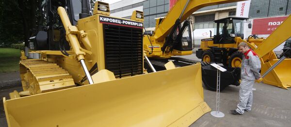 Un buldócer Kirovets de fabricación rusa - Sputnik Mundo