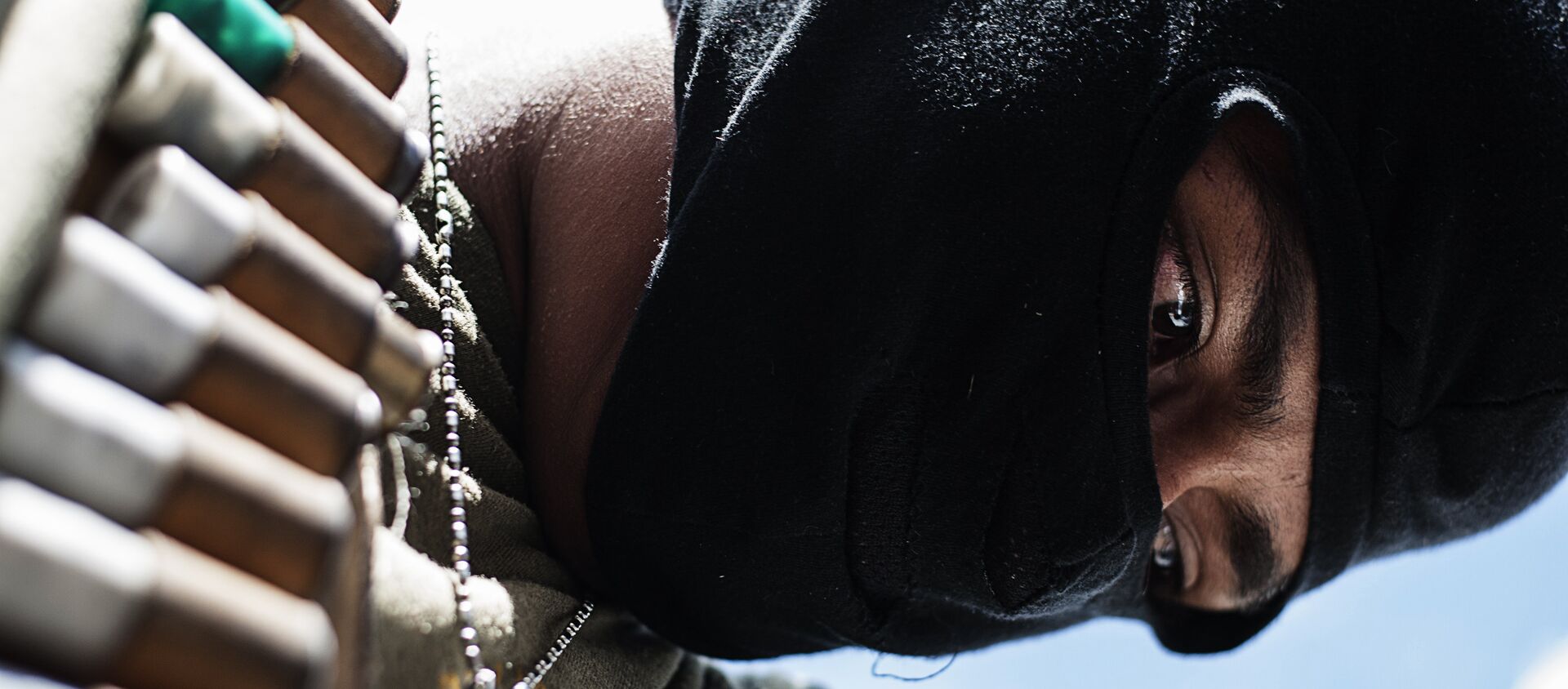 Guerrero. Policía comunitario de la Coordinadora Regional de Autoridades comunitarias convoca a una marcha con una radio móvil en la patrulla. - Sputnik Mundo, 1920, 12.03.2019