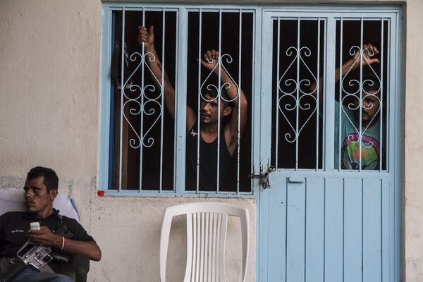 Paramilitares, autodefensas, policías comunitarias: así se diferencian los grupos armados en México (fotos) - Sputnik Mundo