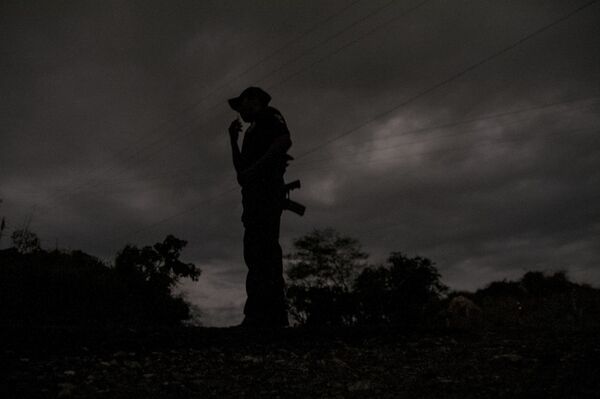 Paramilitares, autodefensas, policías comunitarias: así se diferencian los grupos armados en México (fotos) - Sputnik Mundo