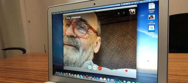 Una videoconferencia del empresario agropecuario Pedro Etchebest, que acusa haber sido extorsionado por agentes judiciales de Argentina, y que debió irse del país. - Sputnik Mundo