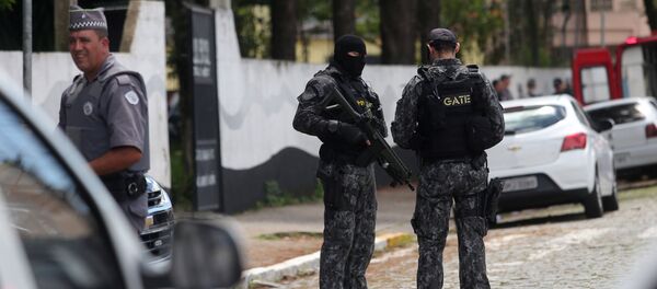 Policía cerca de la escuela en Suzano tras el tiroteo - Sputnik Mundo