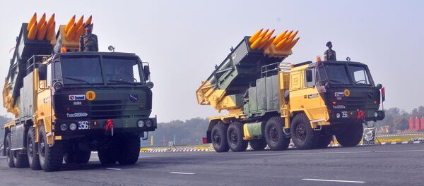 Sistema de misiles múltiple Pinaka, foto archivo - Sputnik Mundo