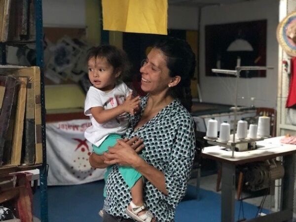 Natalia es colombiana y participa de la Minka, donde el trabajo comunitario es algo más que un mero modo de producir - Sputnik Mundo