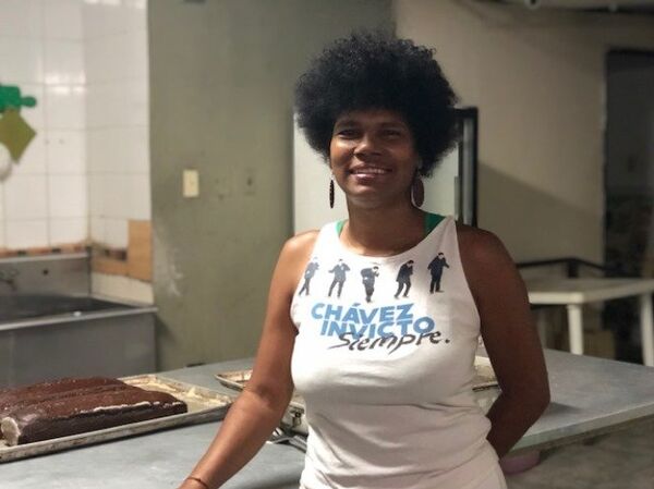 Para Alina, Chávez hizo de los venezolanos un pueblo inusual y extraordinario - Sputnik Mundo