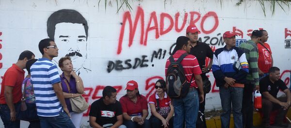 Un cartel recuerda a Hugo Chávez en Caracas Un cartel recuerda a Hugo Chávez en Caracas - Sputnik Mundo