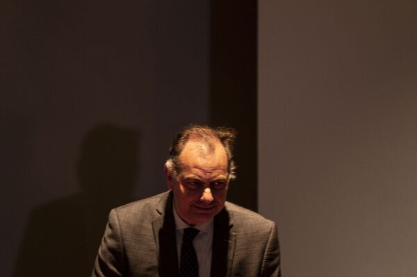 Jaime Rochín, titular de la Comisión Ejecutiva de Atención a Víctimas, durante la disculpa pública por la desaparición forzada de cinco jóvenes en Tierra Blanca, Veracruz, en 2016. - Sputnik Mundo