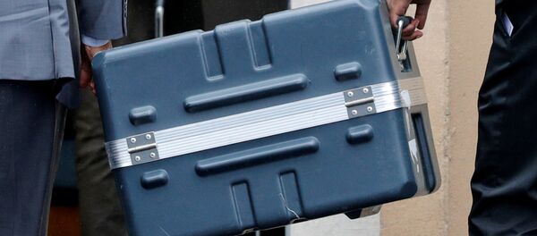 Un contenedor con cajas negro del Boeing 737 Max 8 siniestrado en Etiopía - Sputnik Mundo