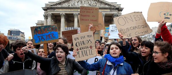 Estudiantes llaman a una huelga masiva contra el cambio climático en París, Francia Estudiantes llaman a una huelga masiva contra el cambio climático en París, Francia - Sputnik Mundo