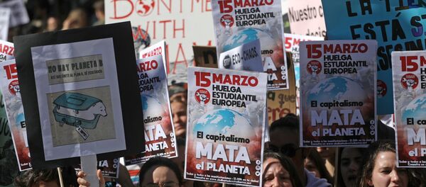 Los jóvenes españoles en la huelga contra el cambio climático en Madrid - Sputnik Mundo