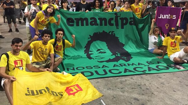 Un acto en memoria de Marielle Franco en Brasil - Sputnik Mundo